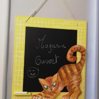 Ardoise et chat peint